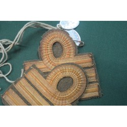 Regio Esercito coppia di gradi a manopola da capitano Truppe Coloniali con medagliette votive