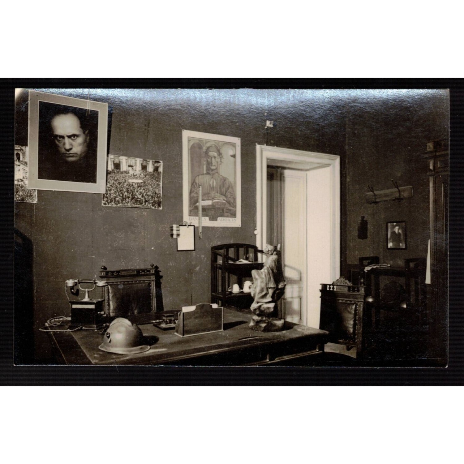 Postcard of fascist propaganda "Studio del Duce Benito Mussolini" at the Popolo d Italia