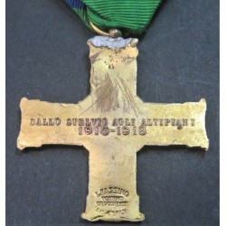 Rara medaglia a croce per i reduci della Prima Armata , conio Fassino
