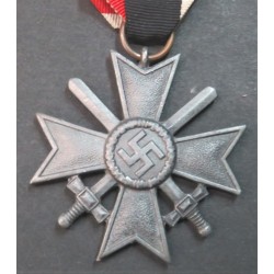 Medaglia a croce Kriegsverdienst Kreuz 1935 con spade