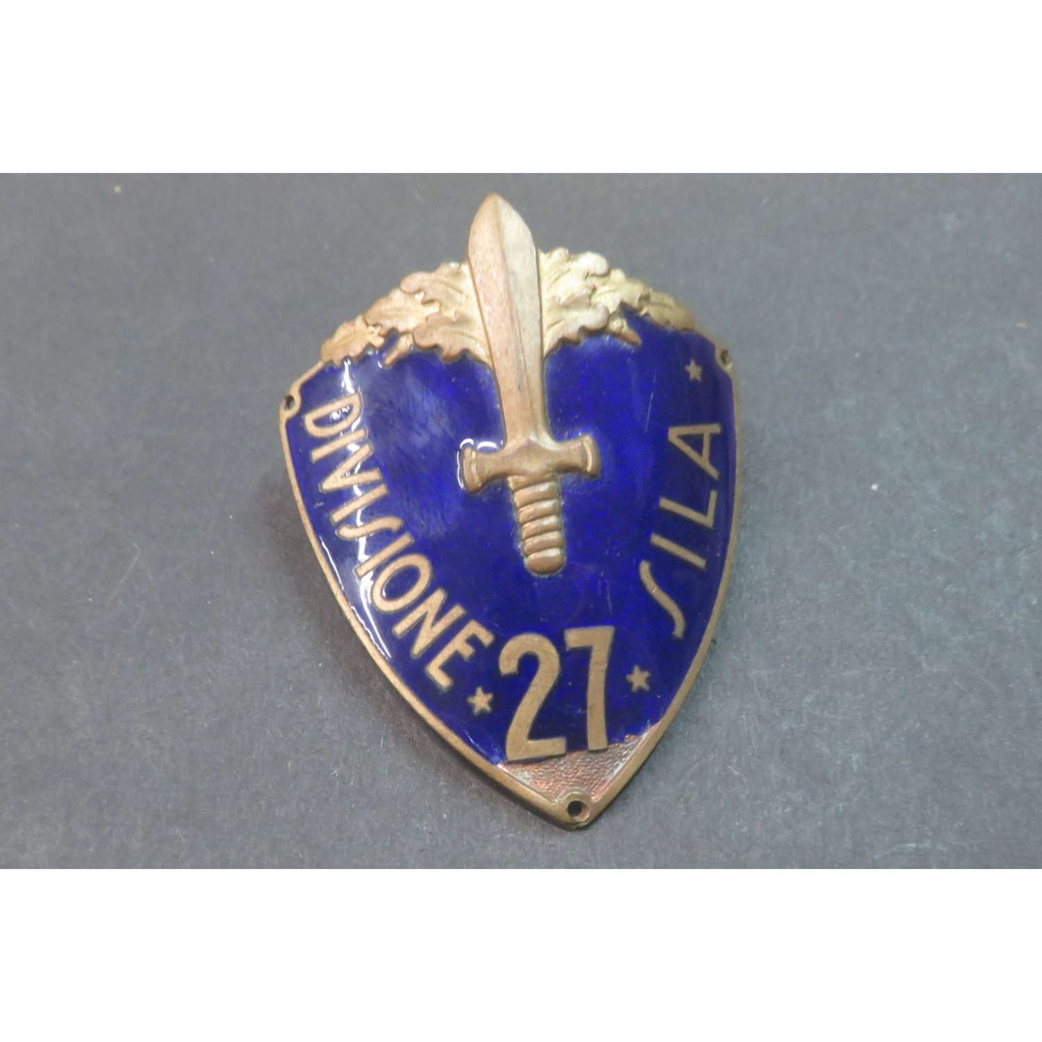 Arm shield of officer 27th Div.ne SILA, in bronze and enamel, slight chipping at the base of the number