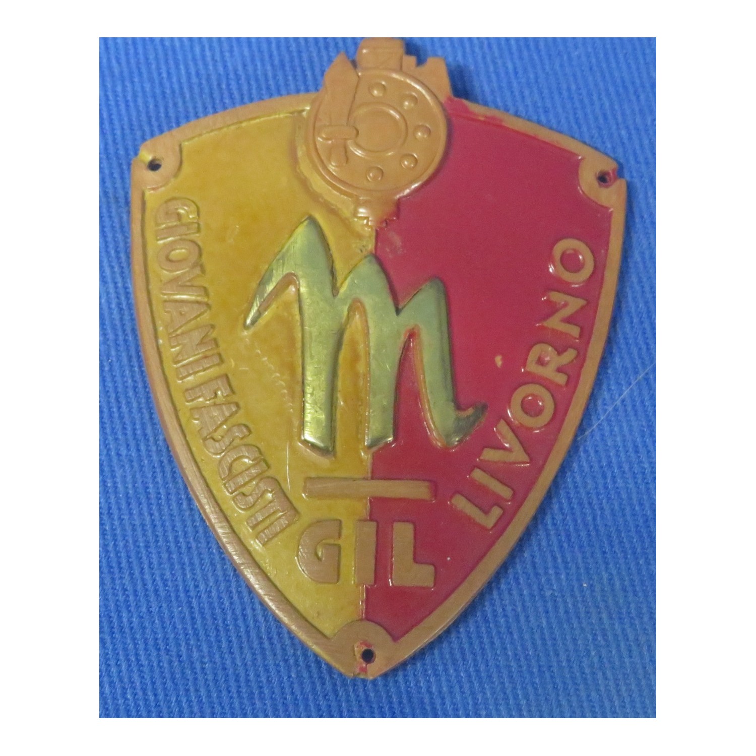 Rare "LIVORNO" GIL Young Fascist sleeve shield, model in Bakelite