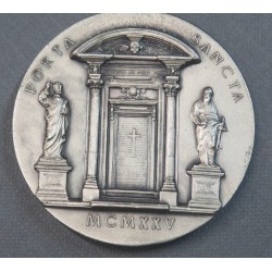 Beautiful non-portative medal commemorating the opening of the Holy Door Jubilee in 1925