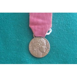 Medaglia in bronzo Volontario di Guerra 1915/1918 inc. Morbiducci