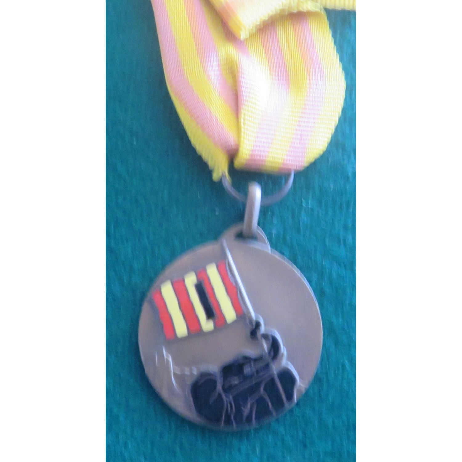 Rare colonial bronze medal and enamels " Ia Brigata Coloniale "