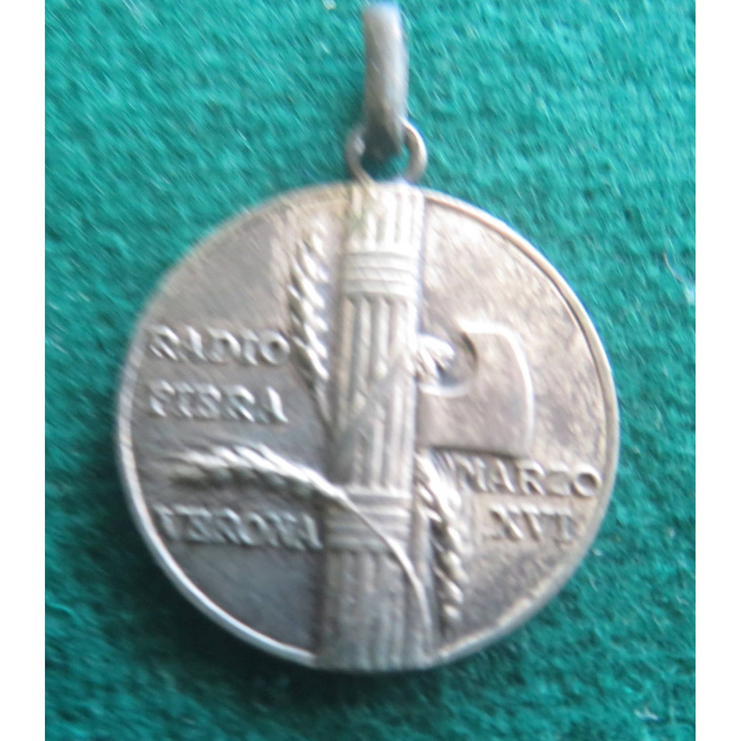 Small white metal medal Radio Fiera Verona 1938